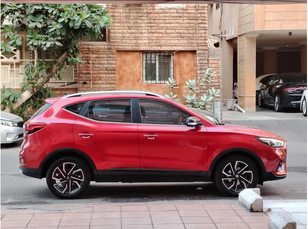 Car image 4