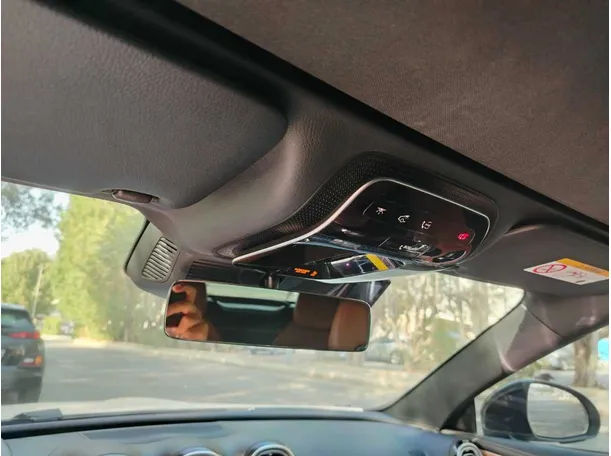Car image 30