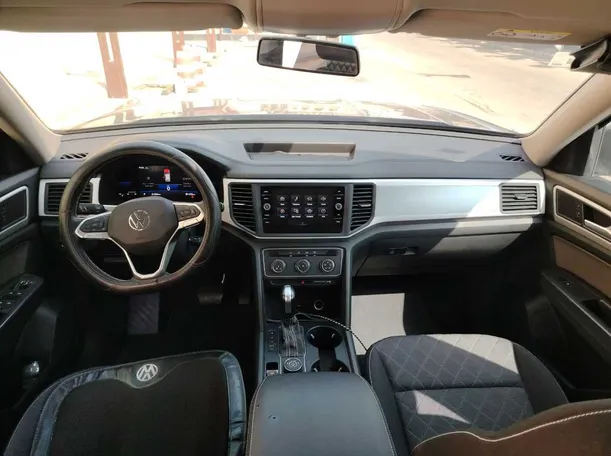Car image 23
