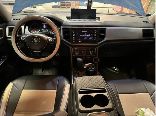 Car image 17