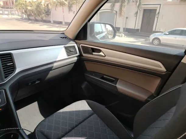 Car image 43