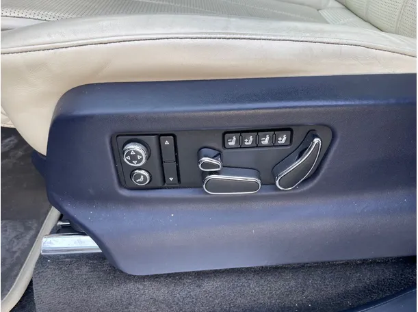 Car image 27