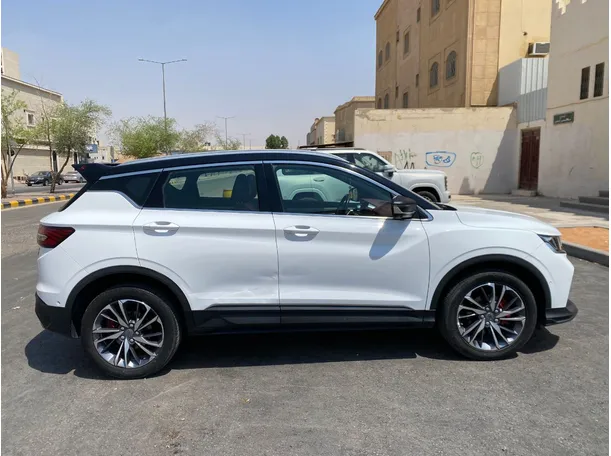 Car image 4