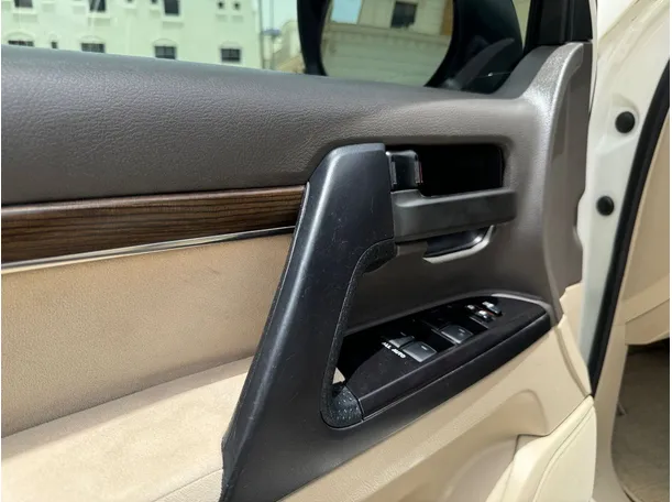 Car image 26