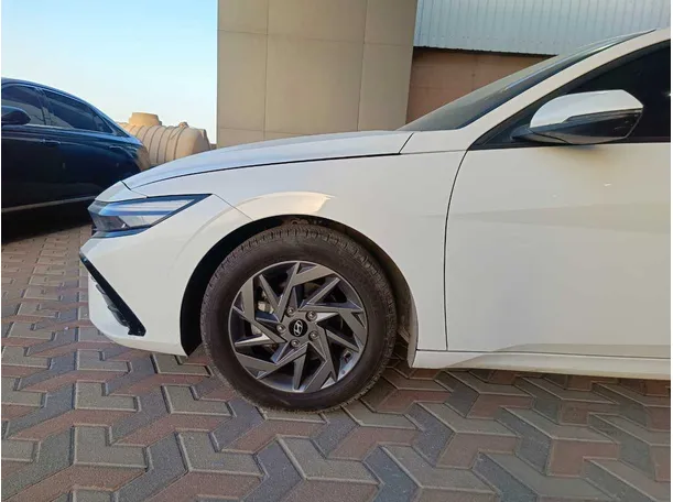 Car image 9