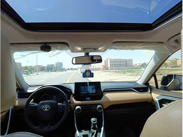 Car image 19