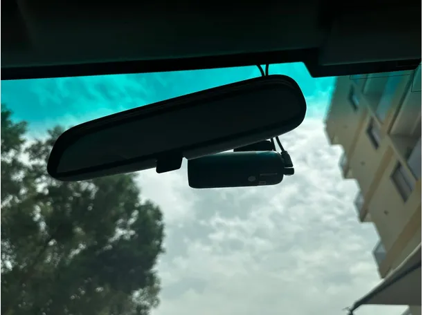 Car image 26