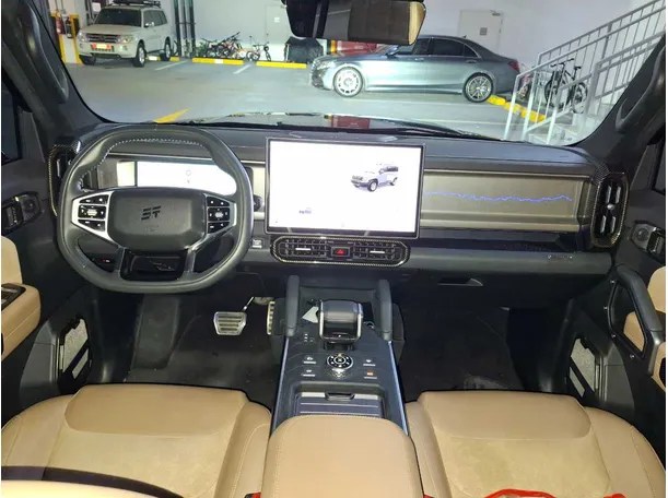 Car image 14