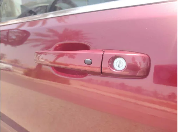 Car image 30