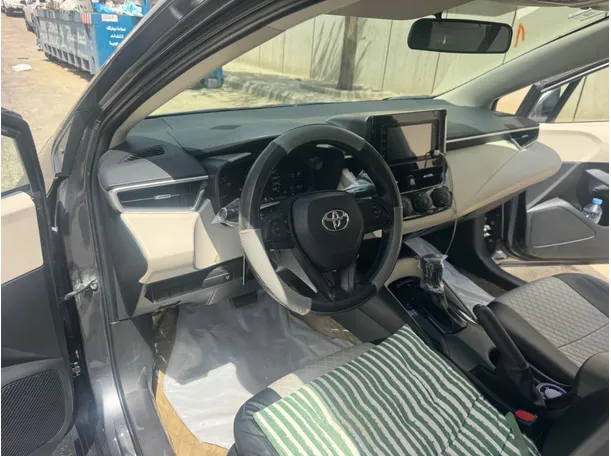 Car image 12