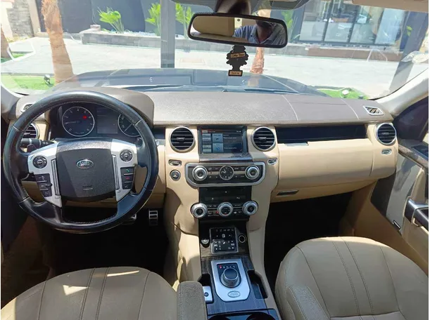Car image 19