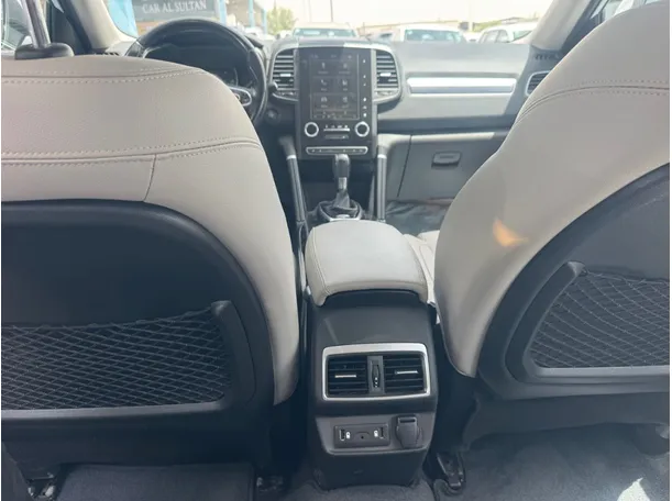 Car image 19