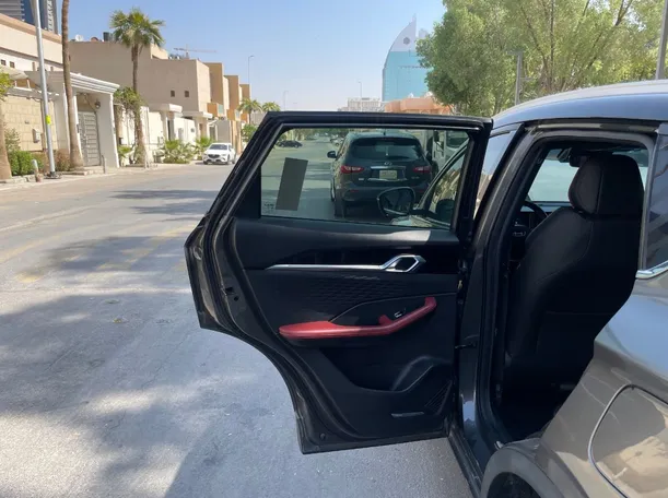 Car image 14
