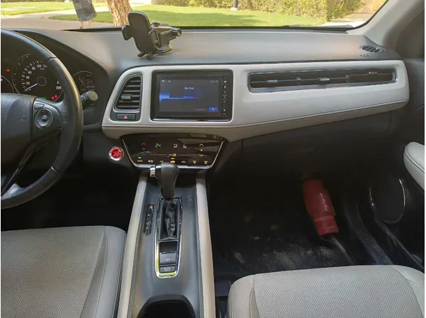 Car image 14