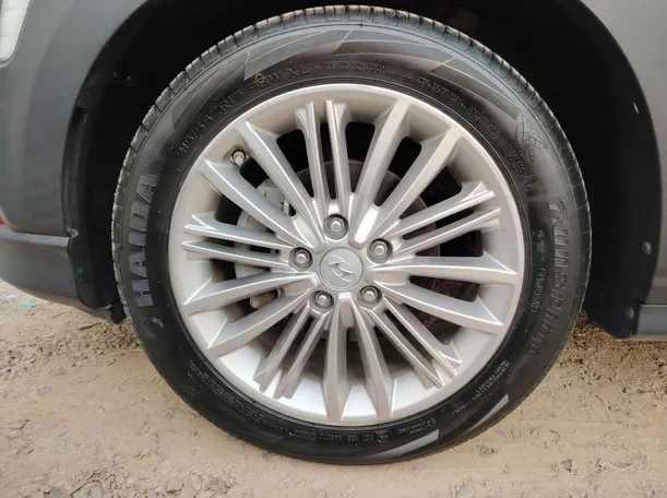 Car image 10
