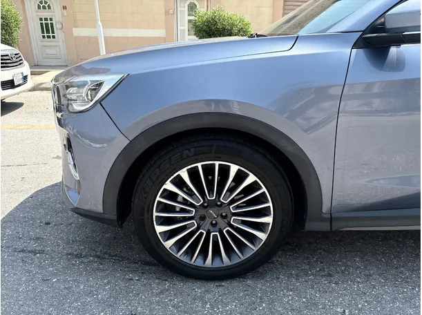 Car image 9