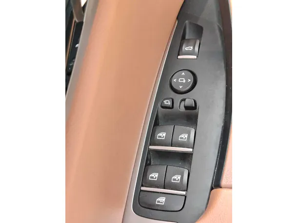 Car image 33