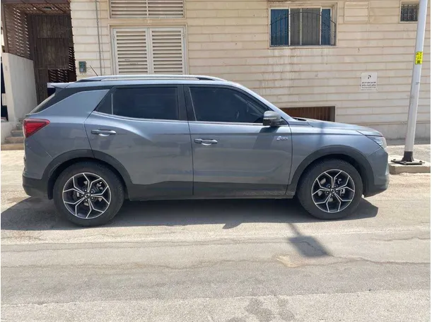 Car image 4