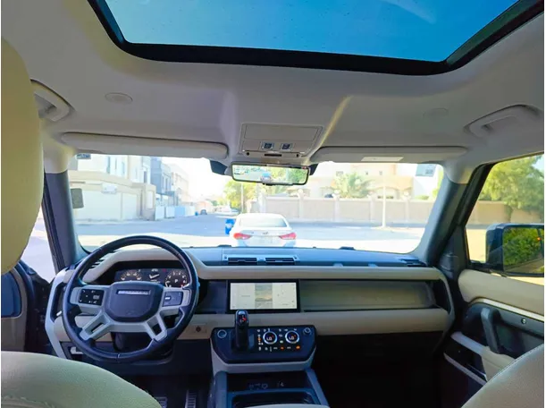 Car image 19