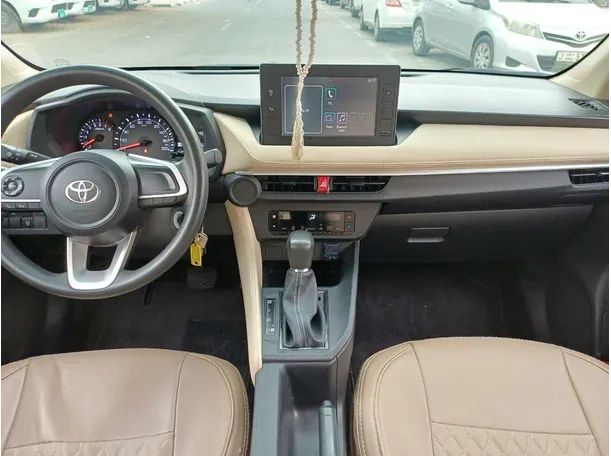 Car image 18
