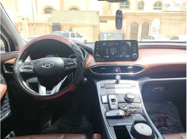 Car image 19