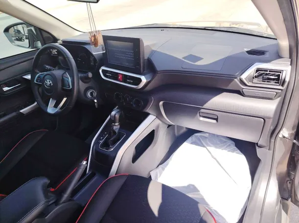 Car image 26