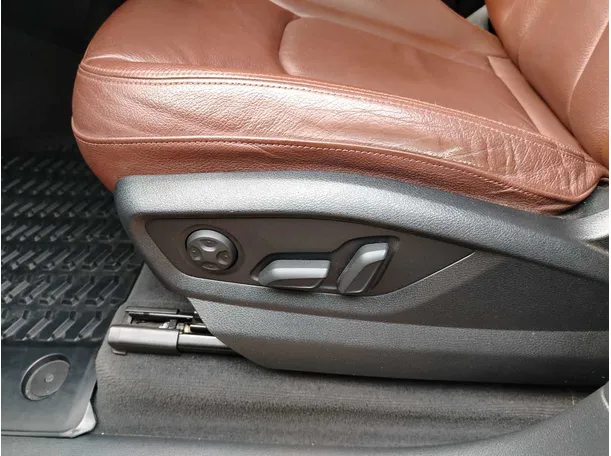 Car image 40