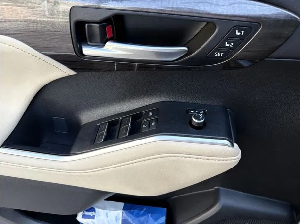 Car image 28