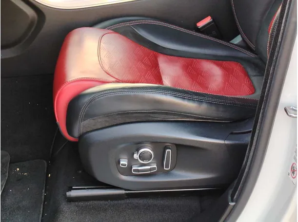 Car image 37