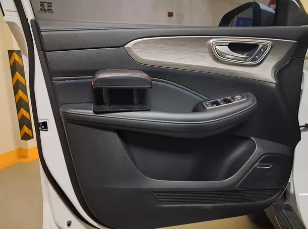 Car image 11