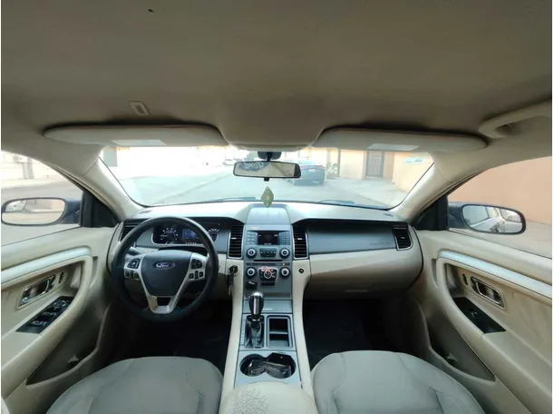 Car image 18