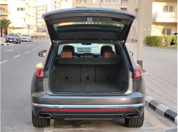 Car image 25