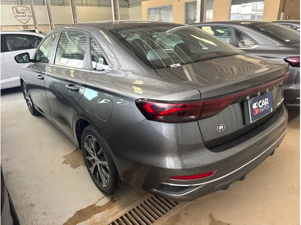 Car image 5