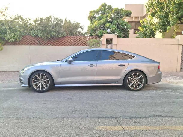 Car image 8