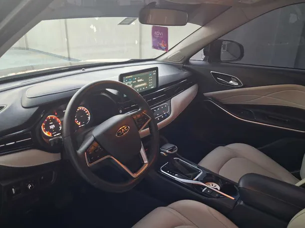 Car image 11