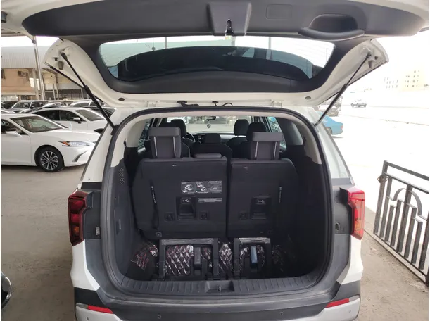 Car image 30