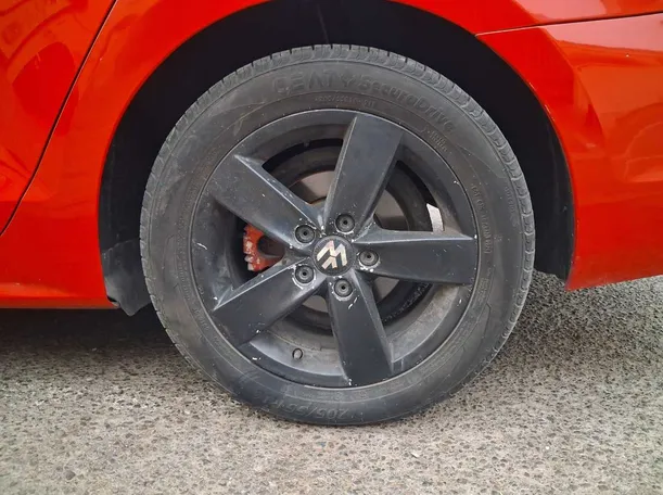 Car image 8
