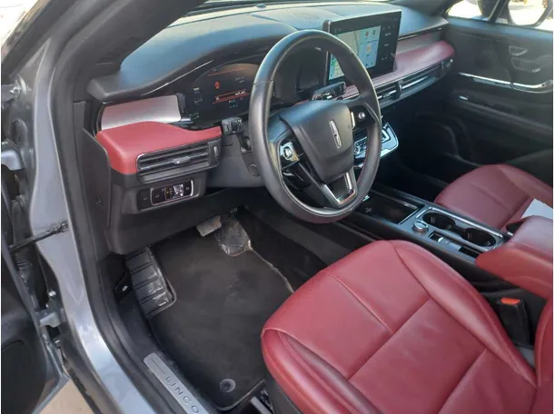 Car image 12