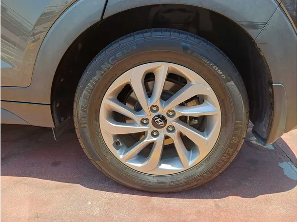Car image 9