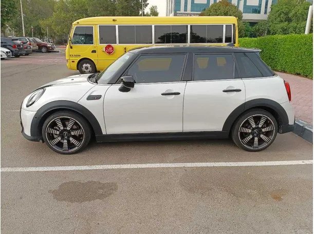 Car image 4