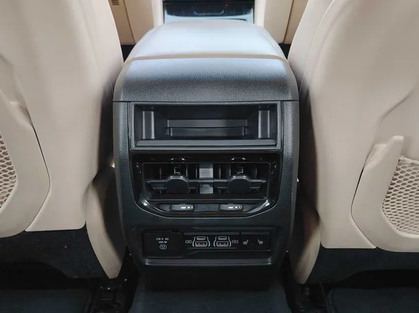 Car image 37