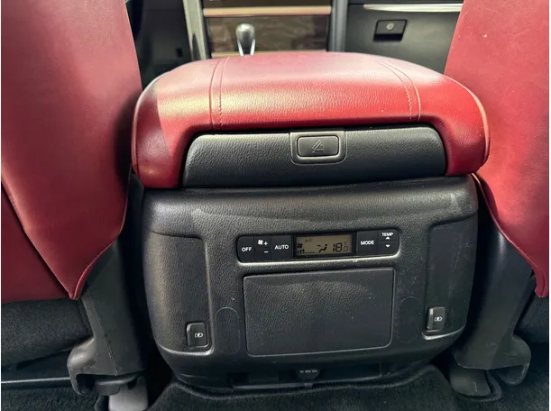 Car image 26