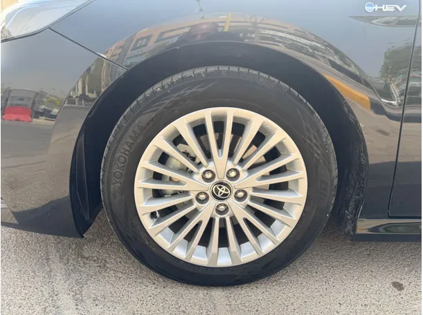 Car image 9