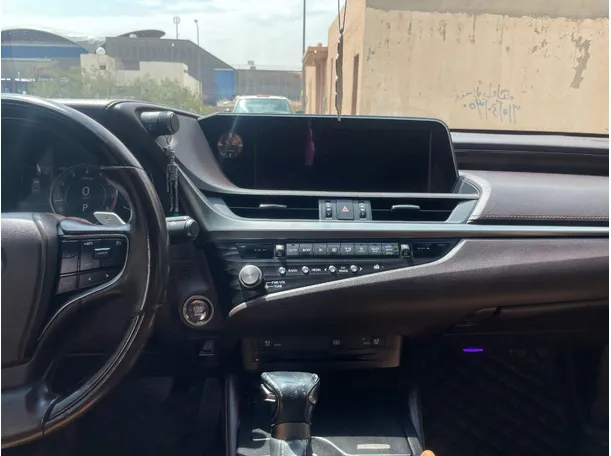 Car image 20