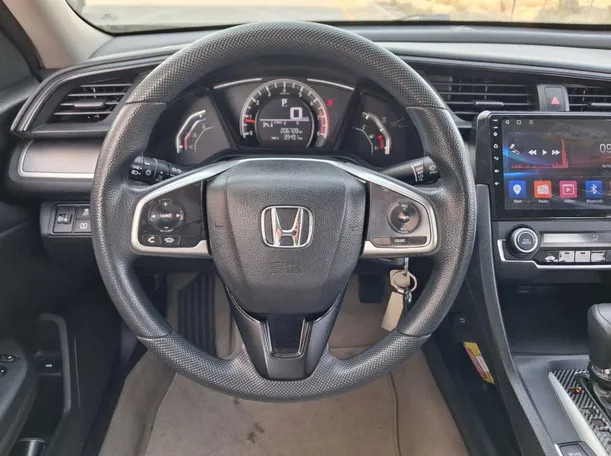 Car image 18