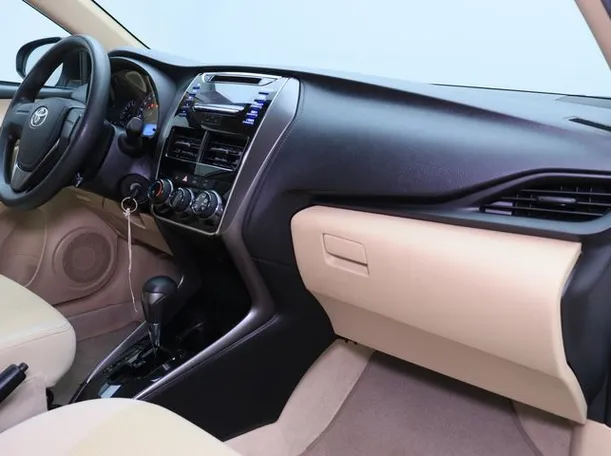 Car image 10