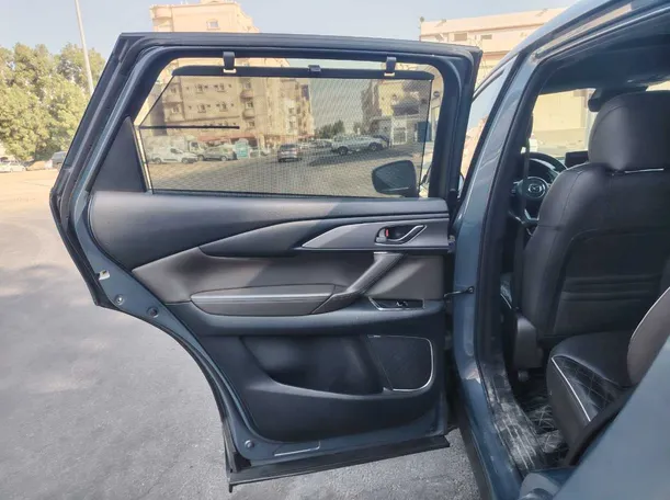 Car image 14