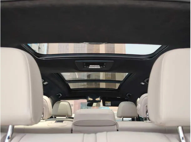 Car image 34
