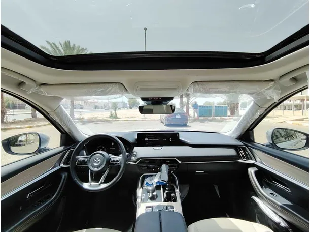 Car image 17