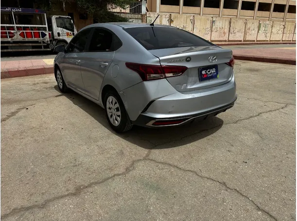Car image 7